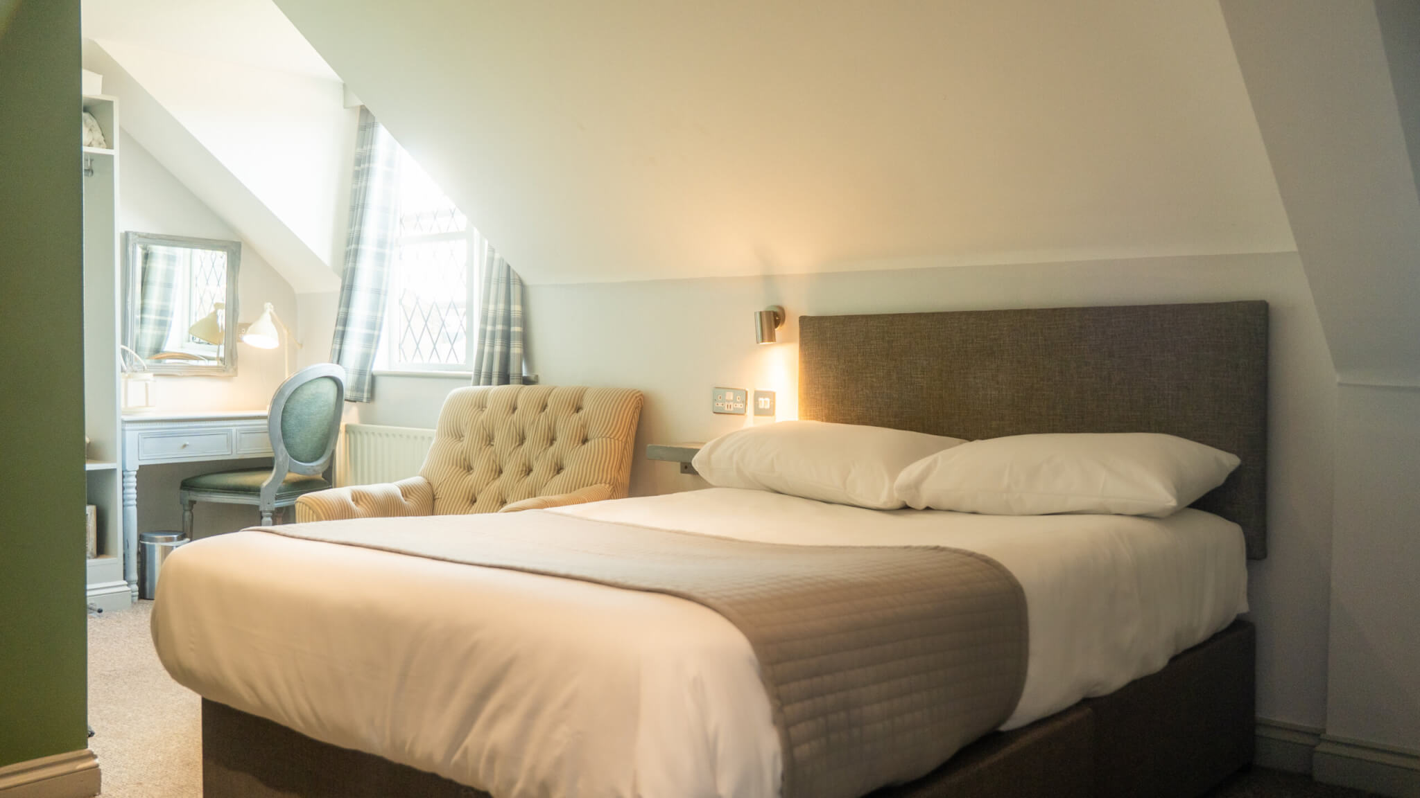 Green Man Stanford bedroom scaled