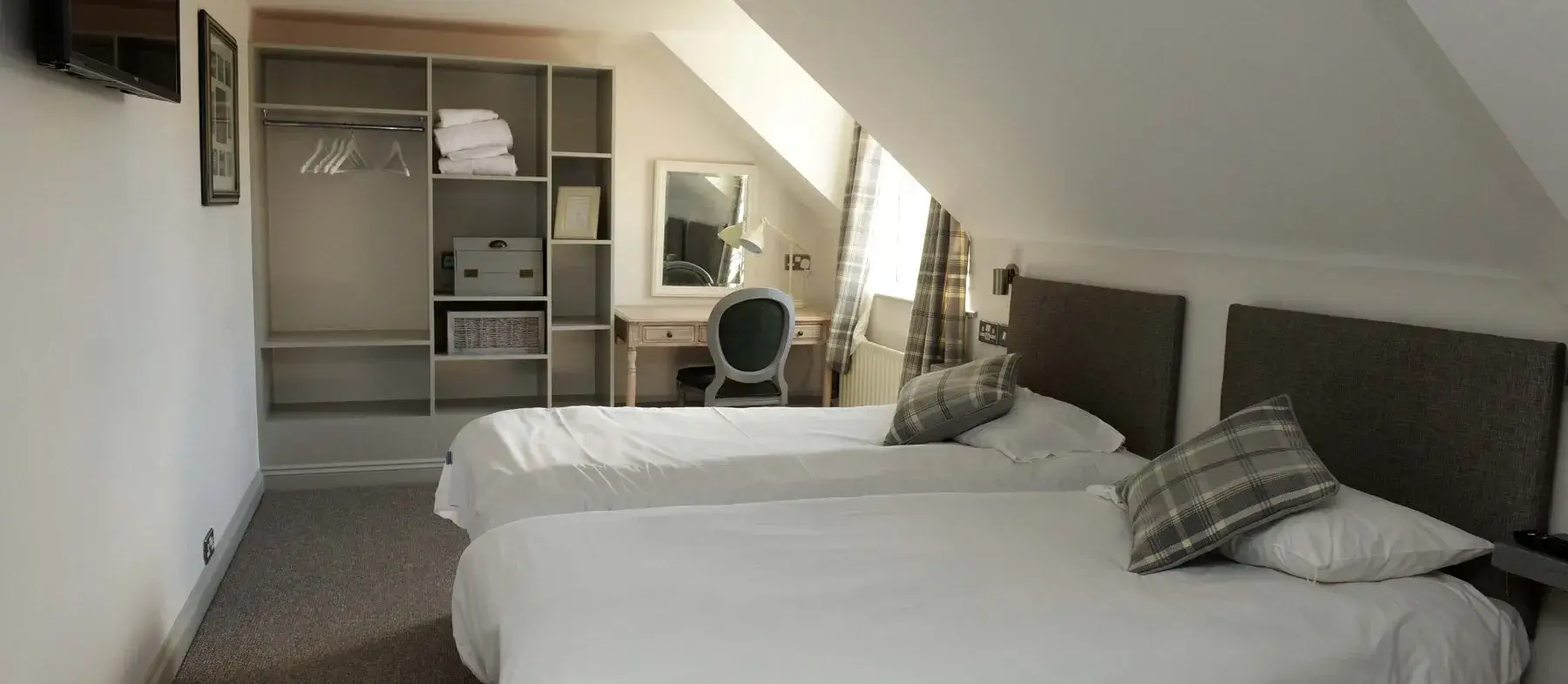 Superior Double or Twin Room Hotel Stanford 2